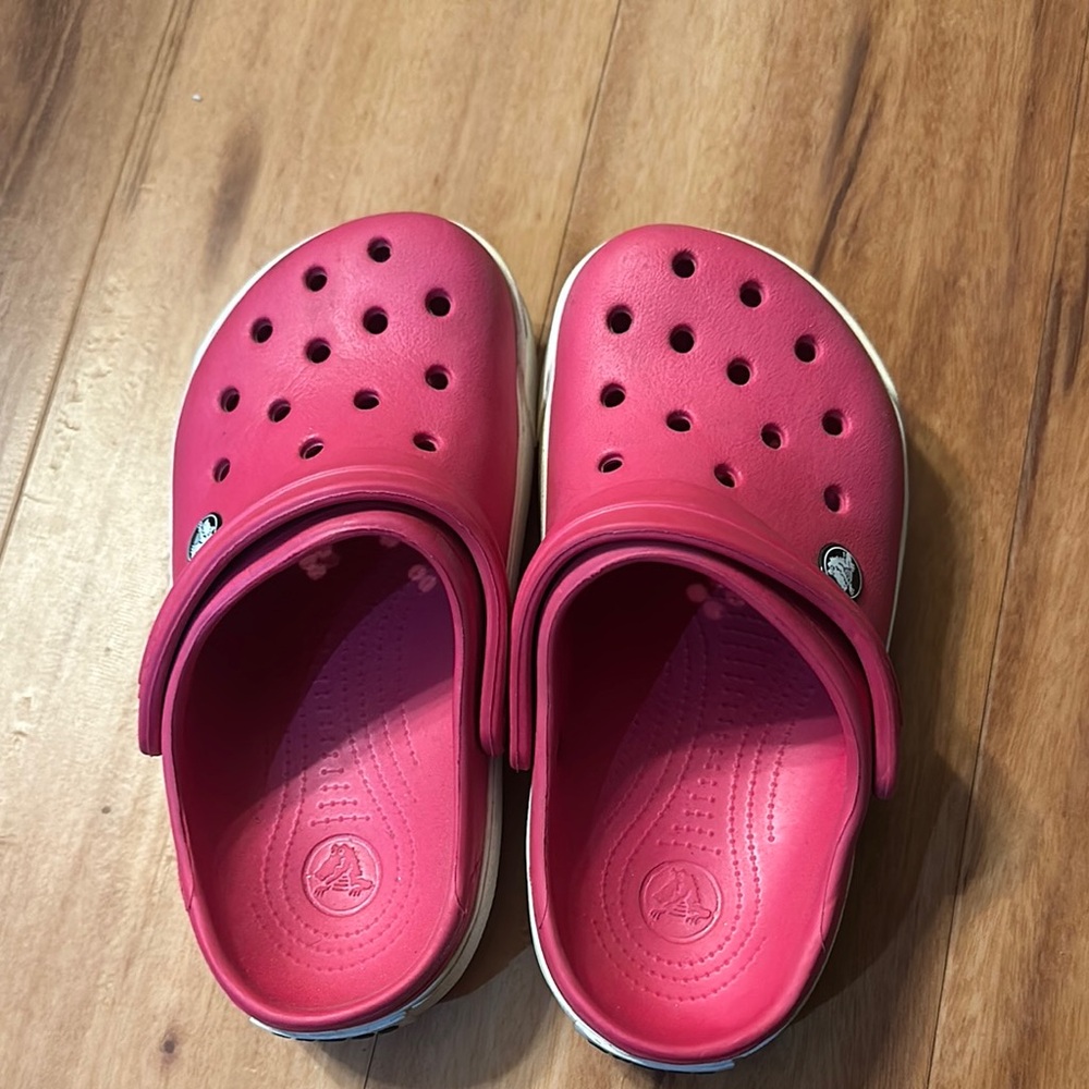CROCS Pink Water Shoes with Ventilation Holes and Smooth Texture